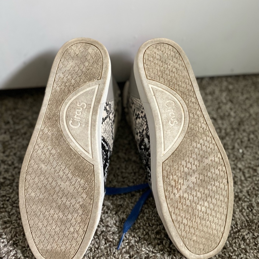Sam Edelman Sneaker - Picture 4 of 4